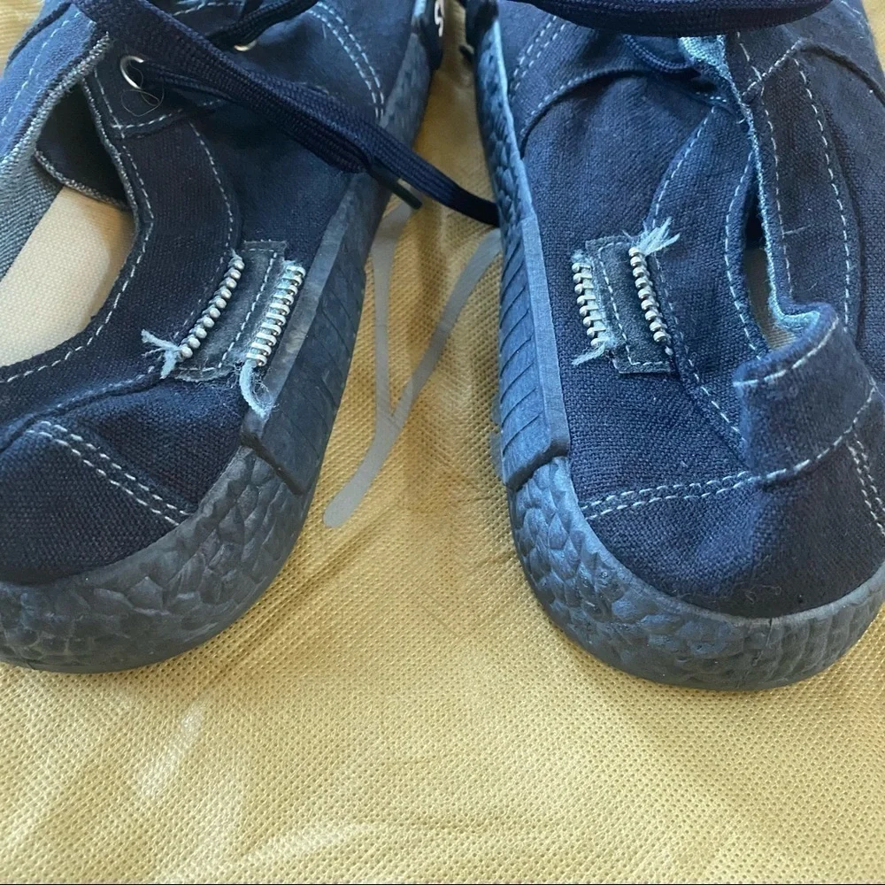 Men’s size 44 blue laced boat shoes